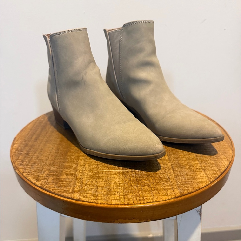 Indigo Women's Gray Ankle Boots